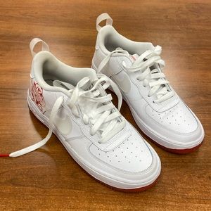 Nike 7Y white with red rose used but beautiful